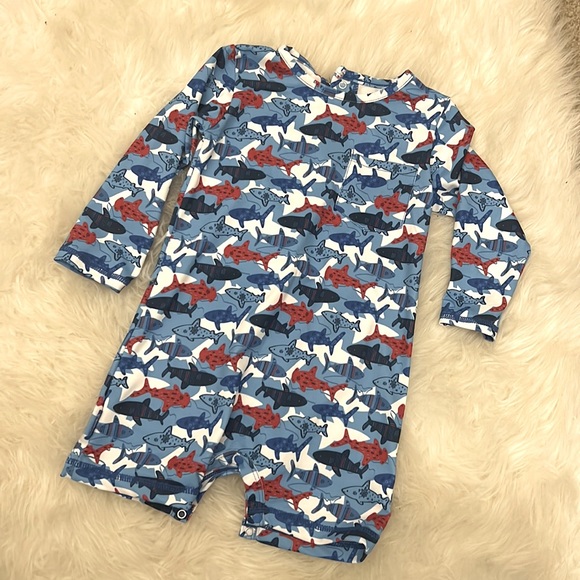 BRAND NEW WITH TAGS UVSKINZ BOYS RASHGAURD - Picture 1 of 6